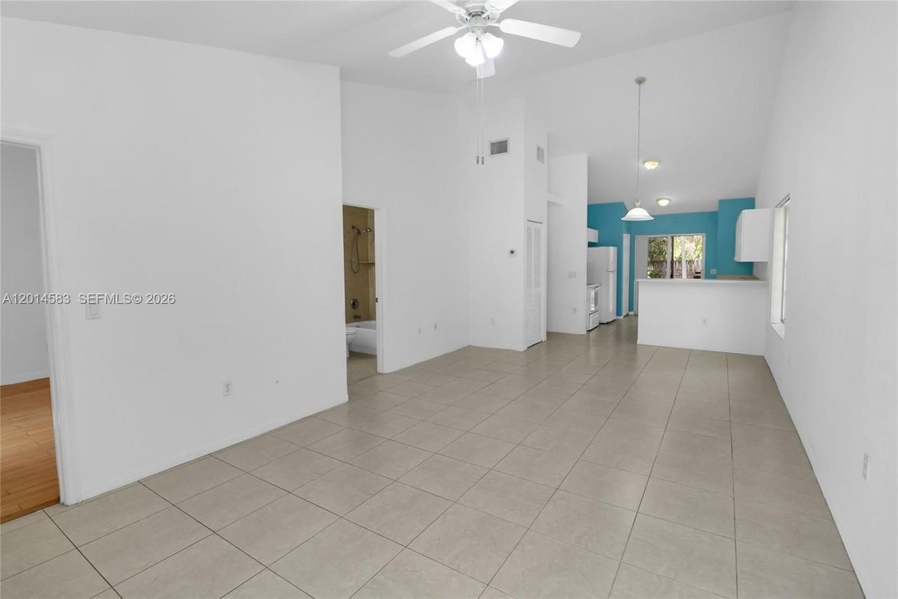 117 Se 3rd Ave #9 - Photo 6 of 22
