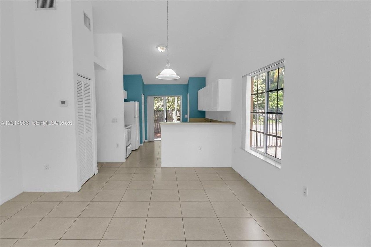 117 Se 3rd Ave #9 - Photo 7 of 22