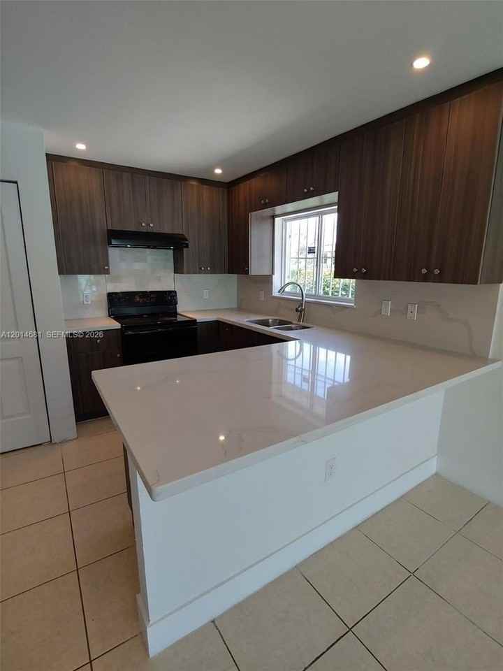 1270 Nw 39th St #1270 - Photo 3 of 7