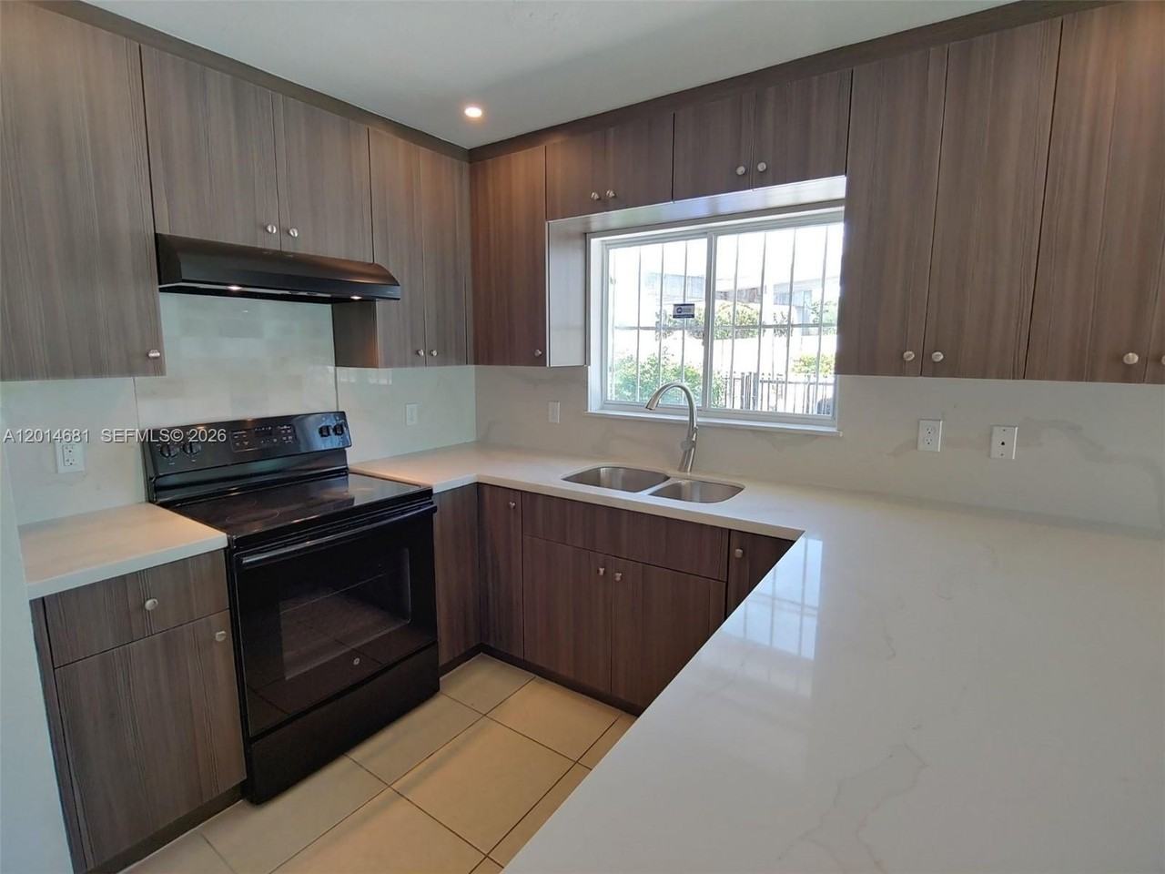 1270 Nw 39th St #1270 - Photo 4 of 7