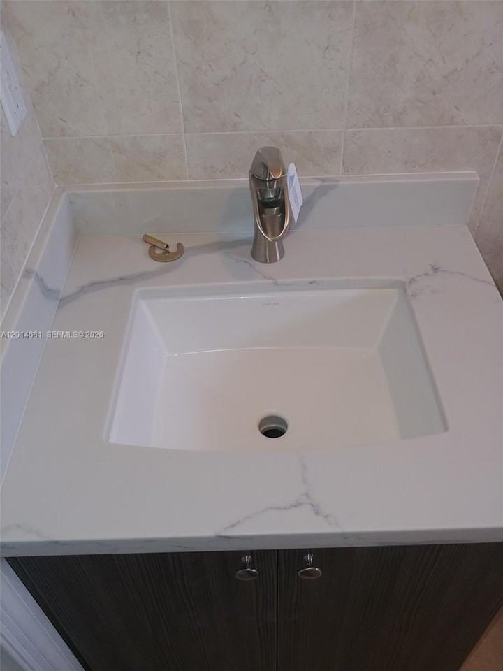 1270 Nw 39th St #1270 - Photo 5 of 7