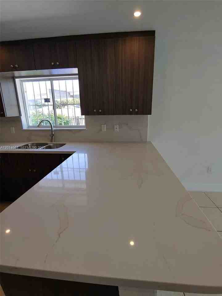 1270 Nw 39th St #1270 - Photo 7 of 7