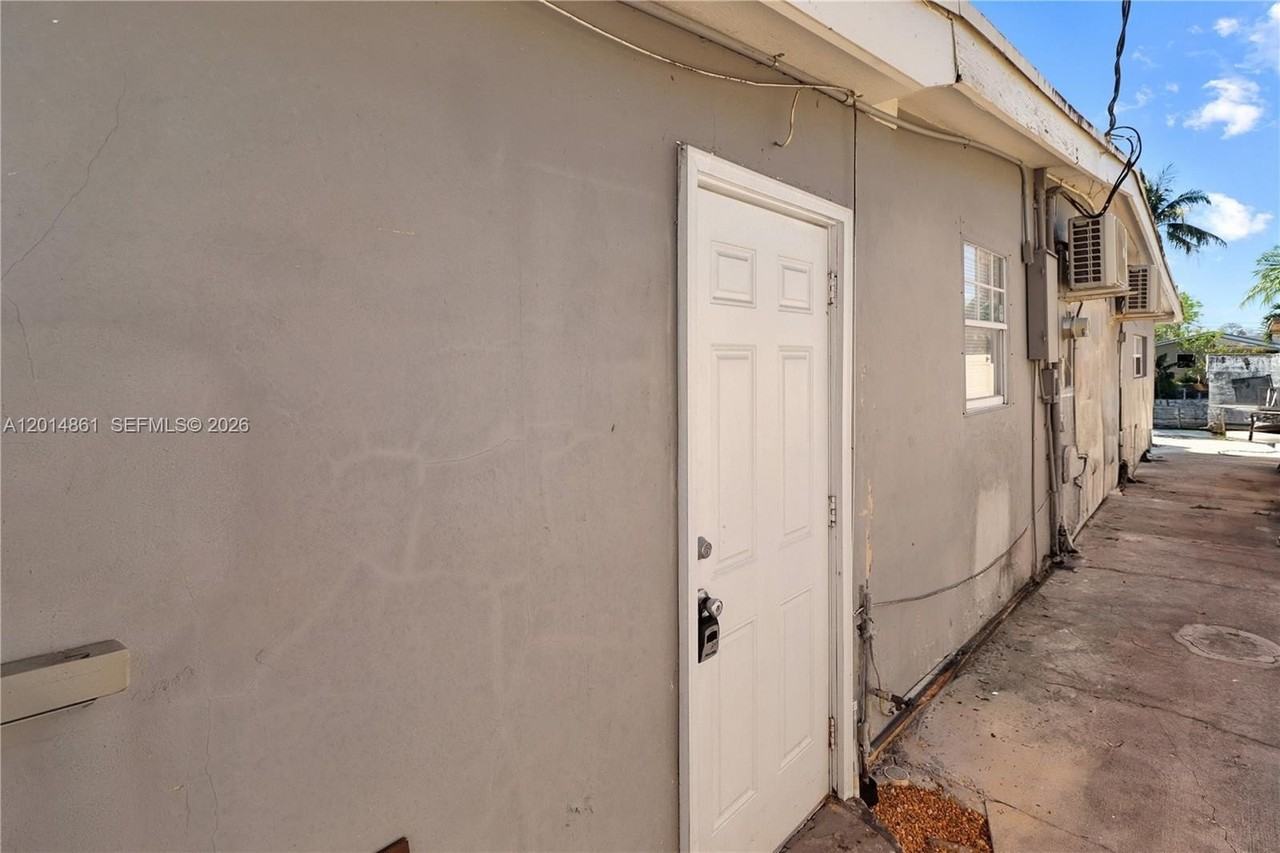 10710 Sw 43rd Ln #1 - Photo 2 of 8