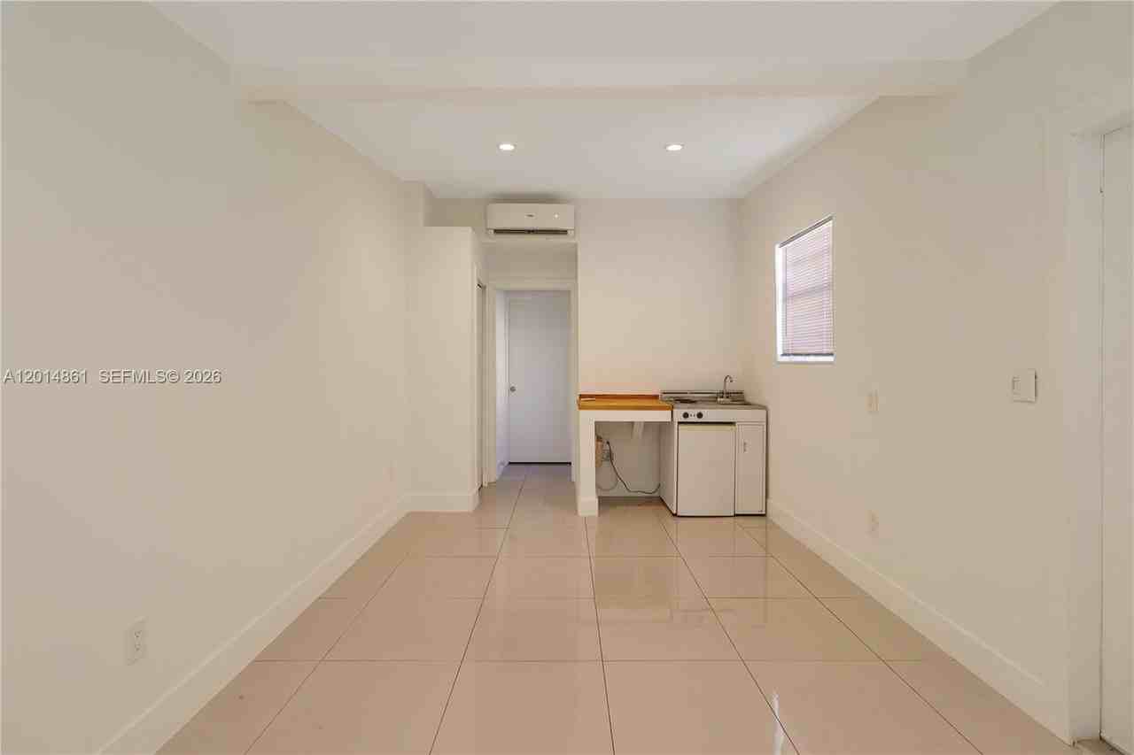 10710 Sw 43rd Ln #1 - Photo 3 of 8