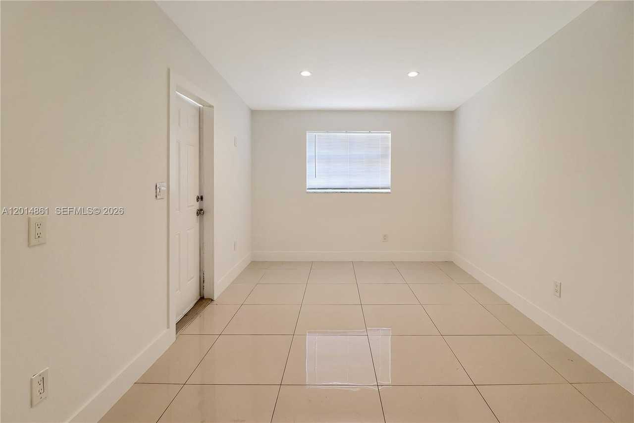 10710 Sw 43rd Ln #1 - Photo 4 of 8