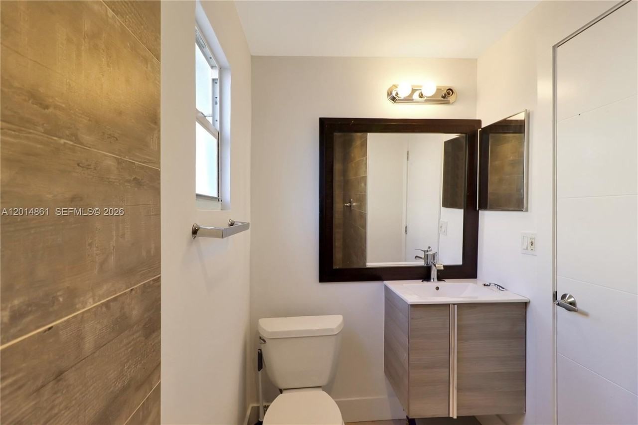 10710 Sw 43rd Ln #1 - Photo 5 of 8