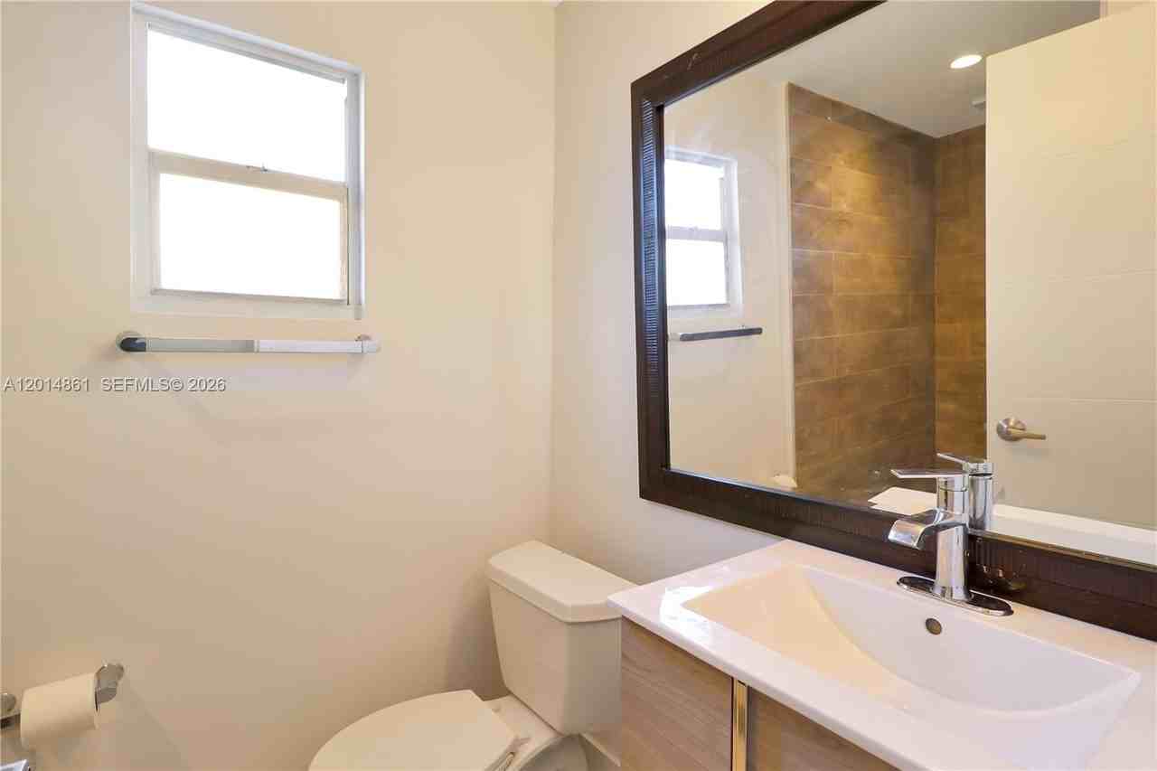 10710 Sw 43rd Ln #1 - Photo 6 of 8