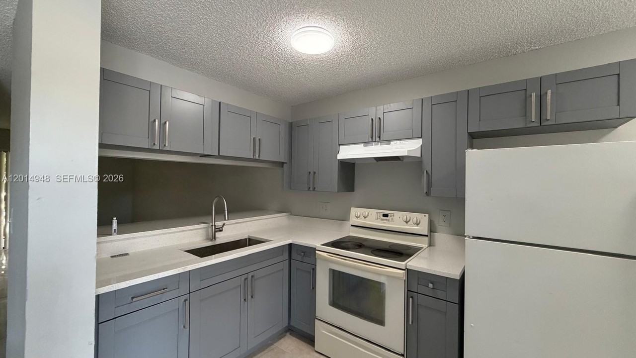 4010 Lakeside Dr #4010 - Photo 5 of 17