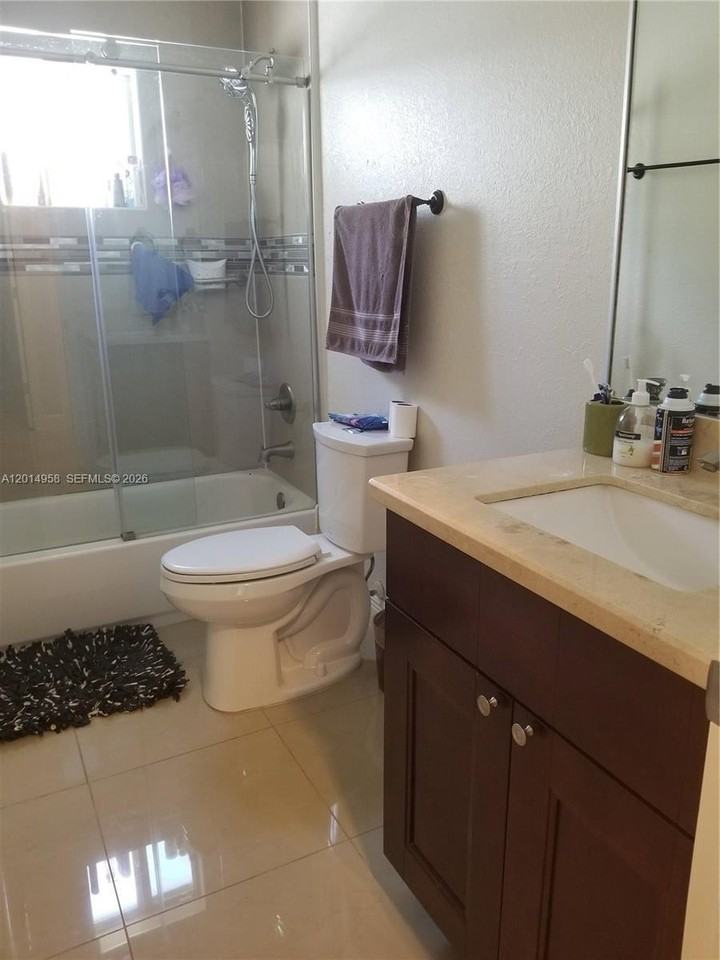 1935 Nw 96th St - Photo 6 of 7