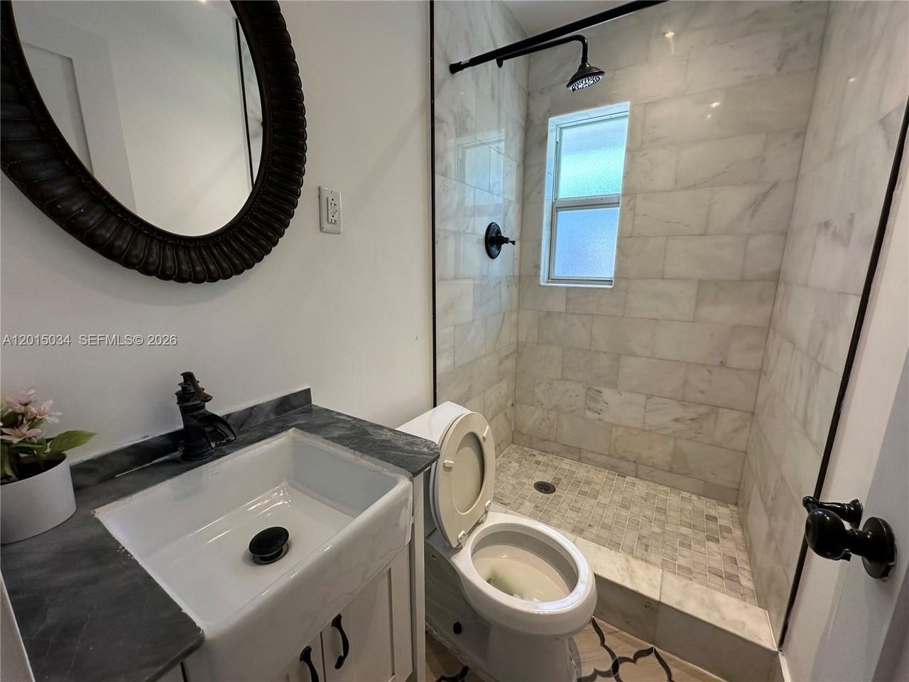 1239 Ne 15th Ave #1 - Photo 5 of 14