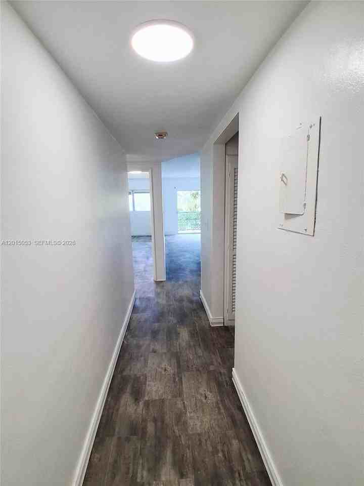 1450 Ne 170th St #202 - Photo 5 of 18