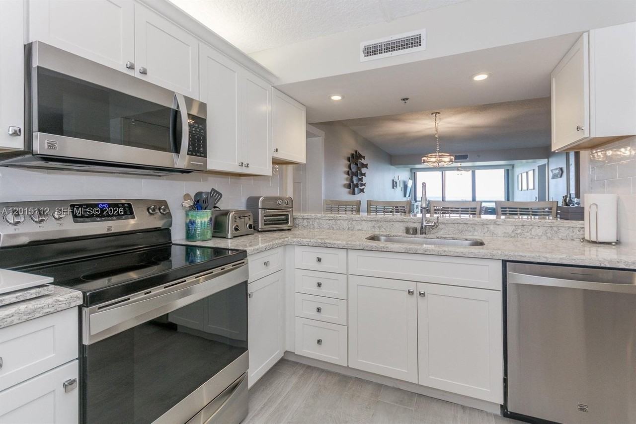 101 S Seas Dr #502 - Photo 6 of 44