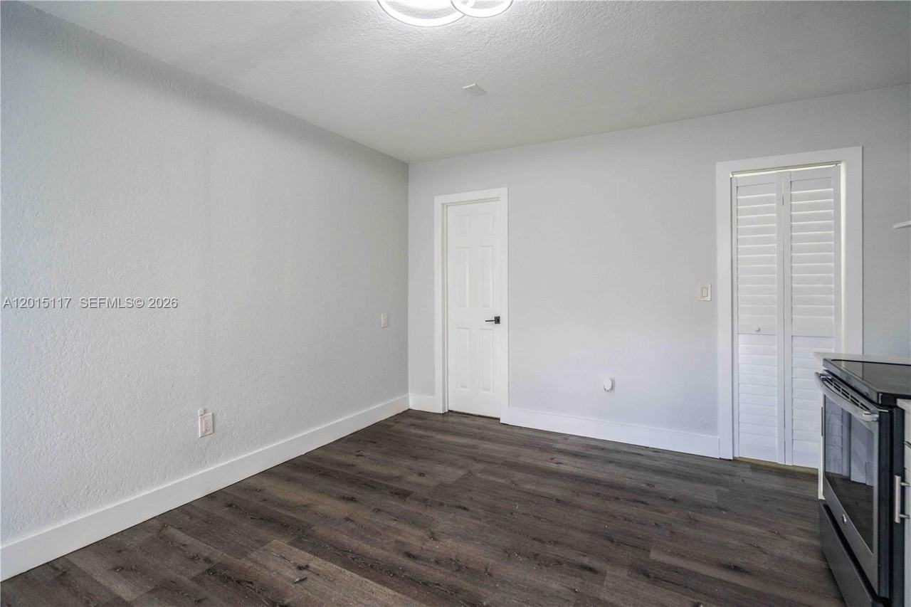 1940 Biarritz Dr #24 - Photo 4 of 12