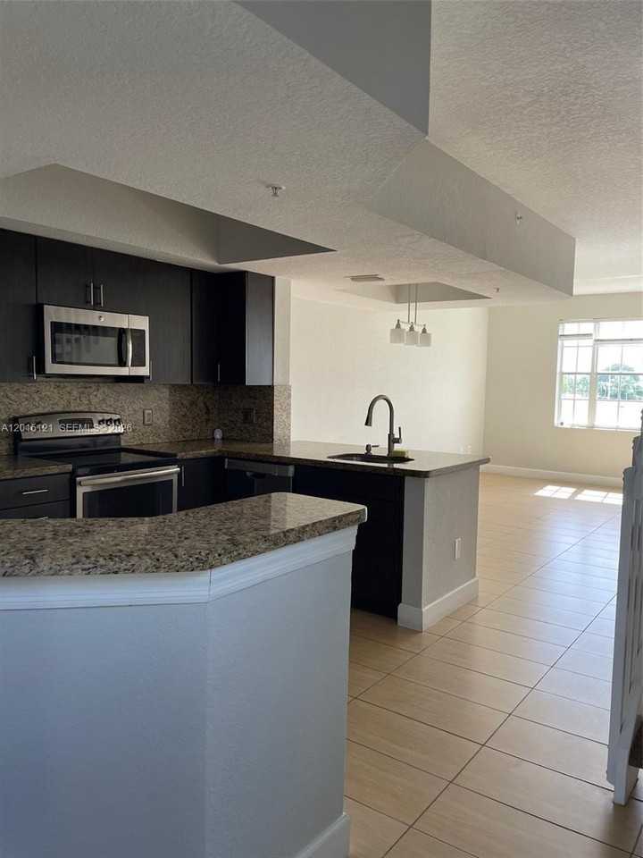 711 Sw 148th Ave #414 - Photo 3 of 20