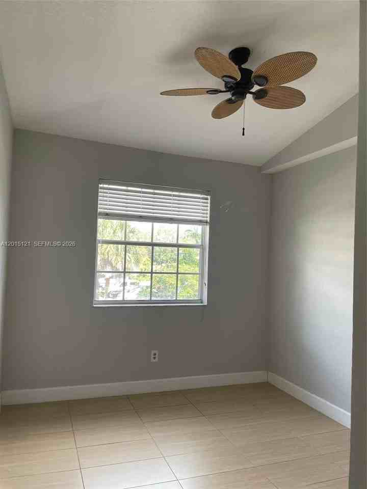 711 Sw 148th Ave #414 - Photo 7 of 20