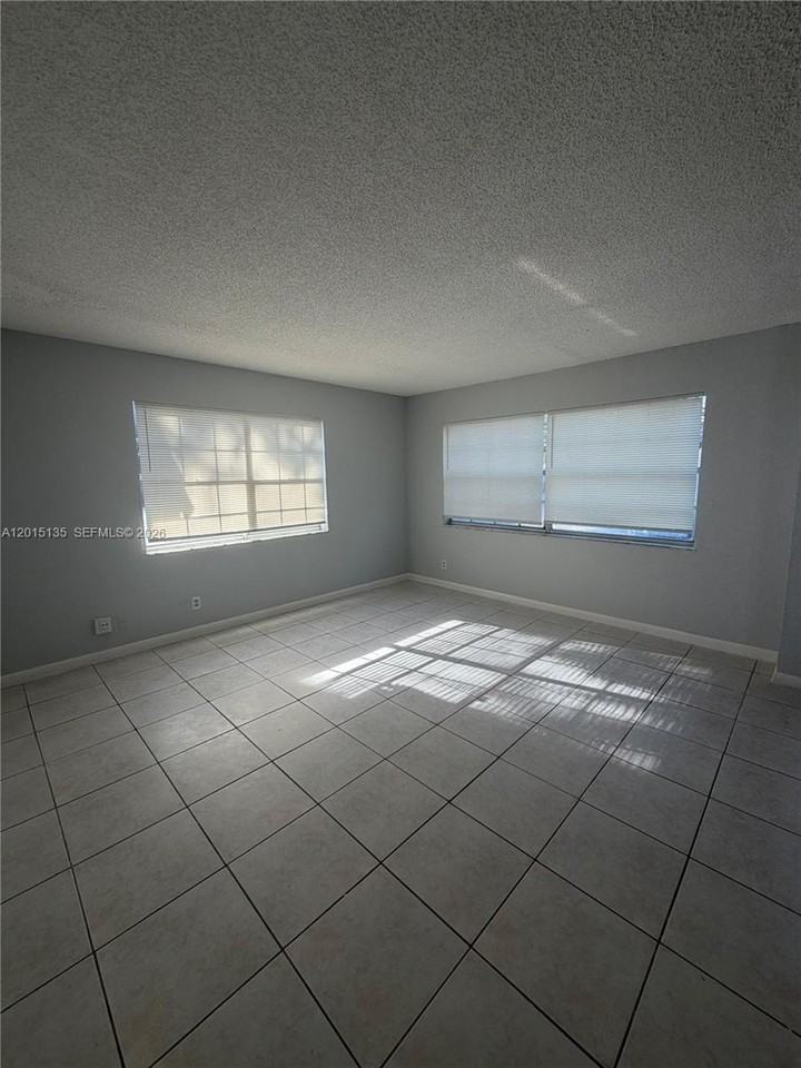 11472 Nw 42nd St #11472 - Photo 5 of 12