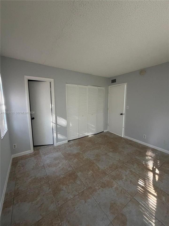 11472 Nw 42nd St #11472 - Photo 6 of 12