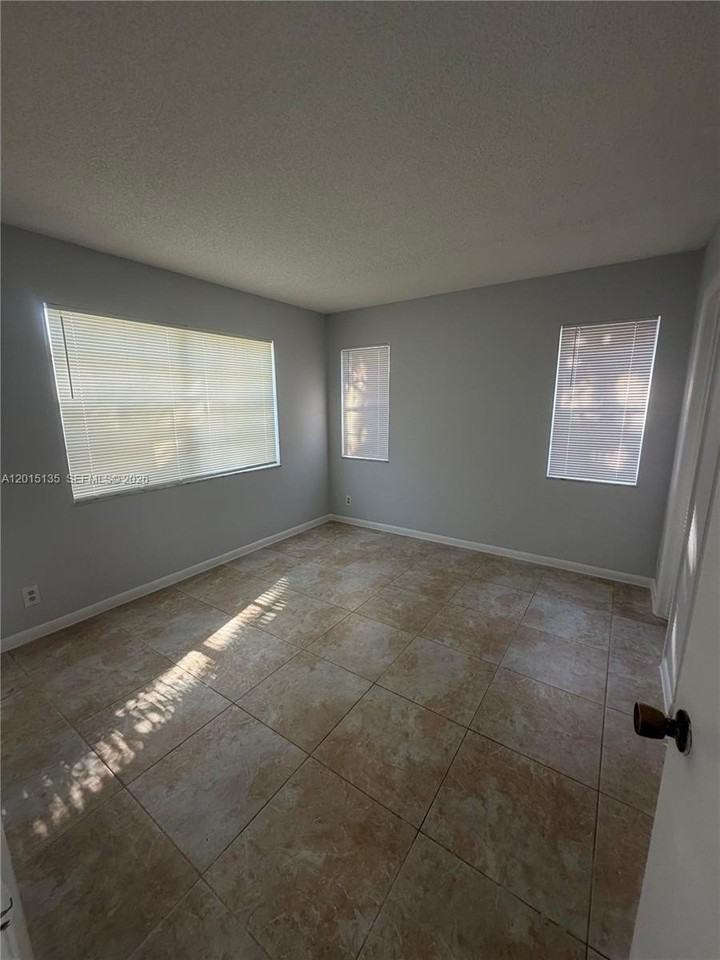 11472 Nw 42nd St #11472 - Photo 7 of 12