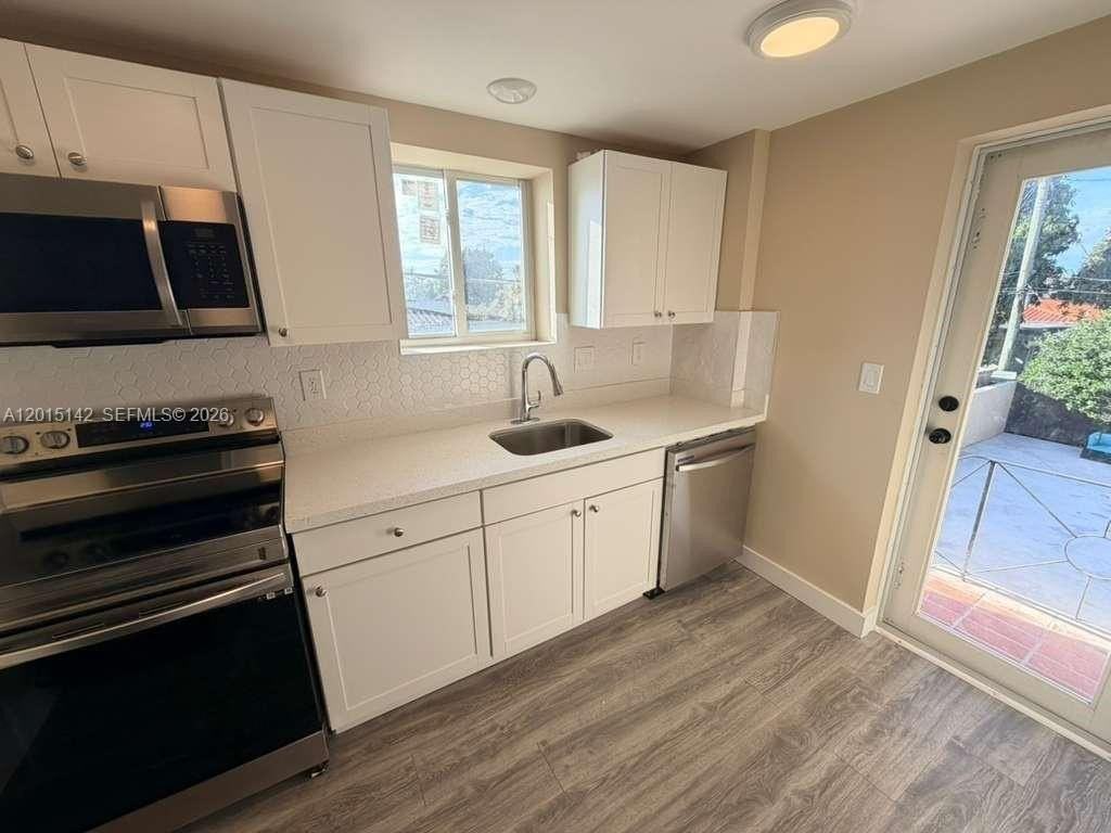 943 79th Ter #202 - Photo 4 of 14