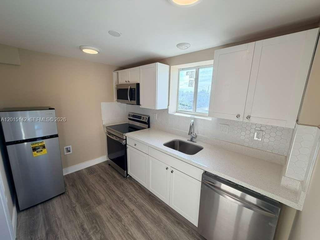 943 79th Ter #202 - Photo 5 of 14