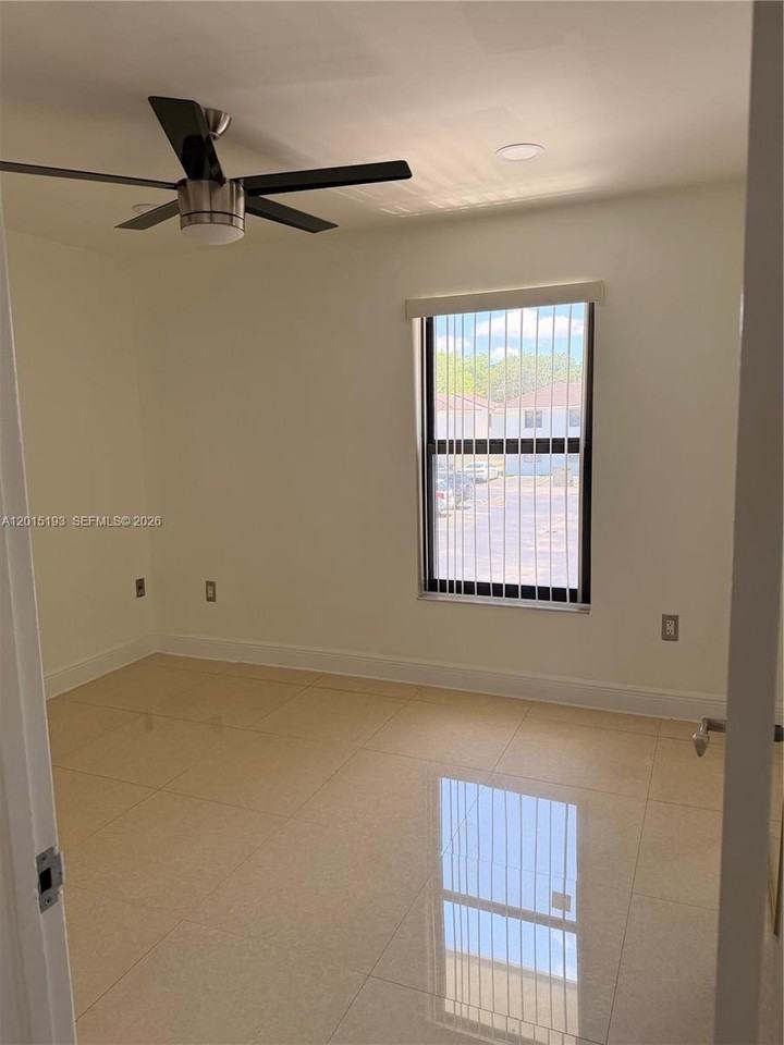 10805 Nw 7th St #3-22 - Photo 7 of 11