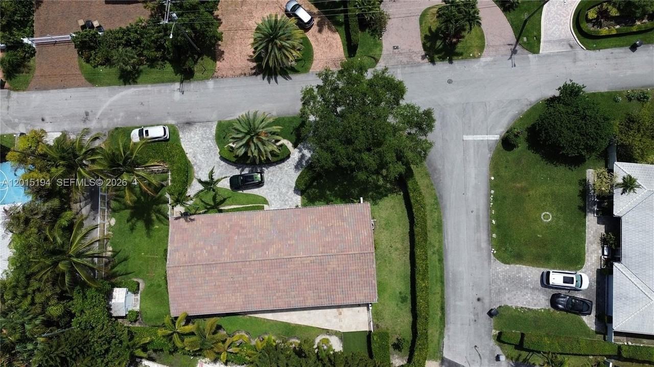 11445 N Bayshore Dr - Photo 6 of 32
