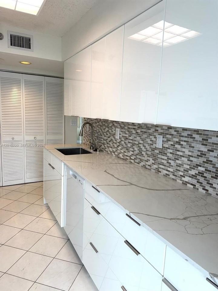 19101 Mystic Pointe Dr #1801 - Photo 6 of 16