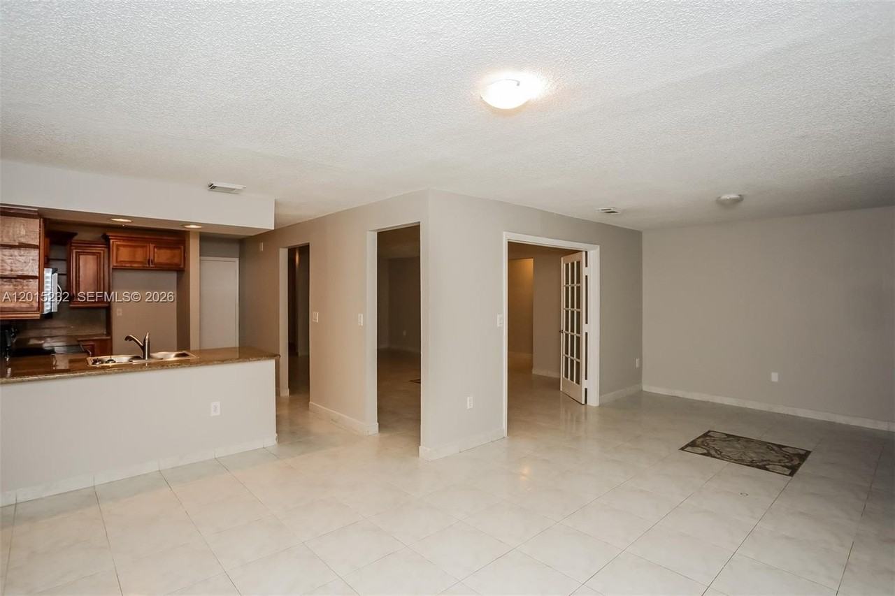 13710 Sw 181st Ter - Photo 6 of 18
