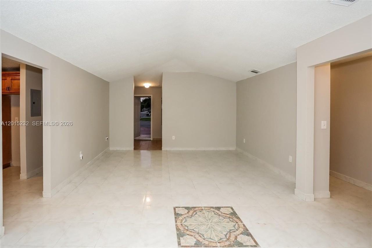 13710 Sw 181st Ter - Photo 7 of 18
