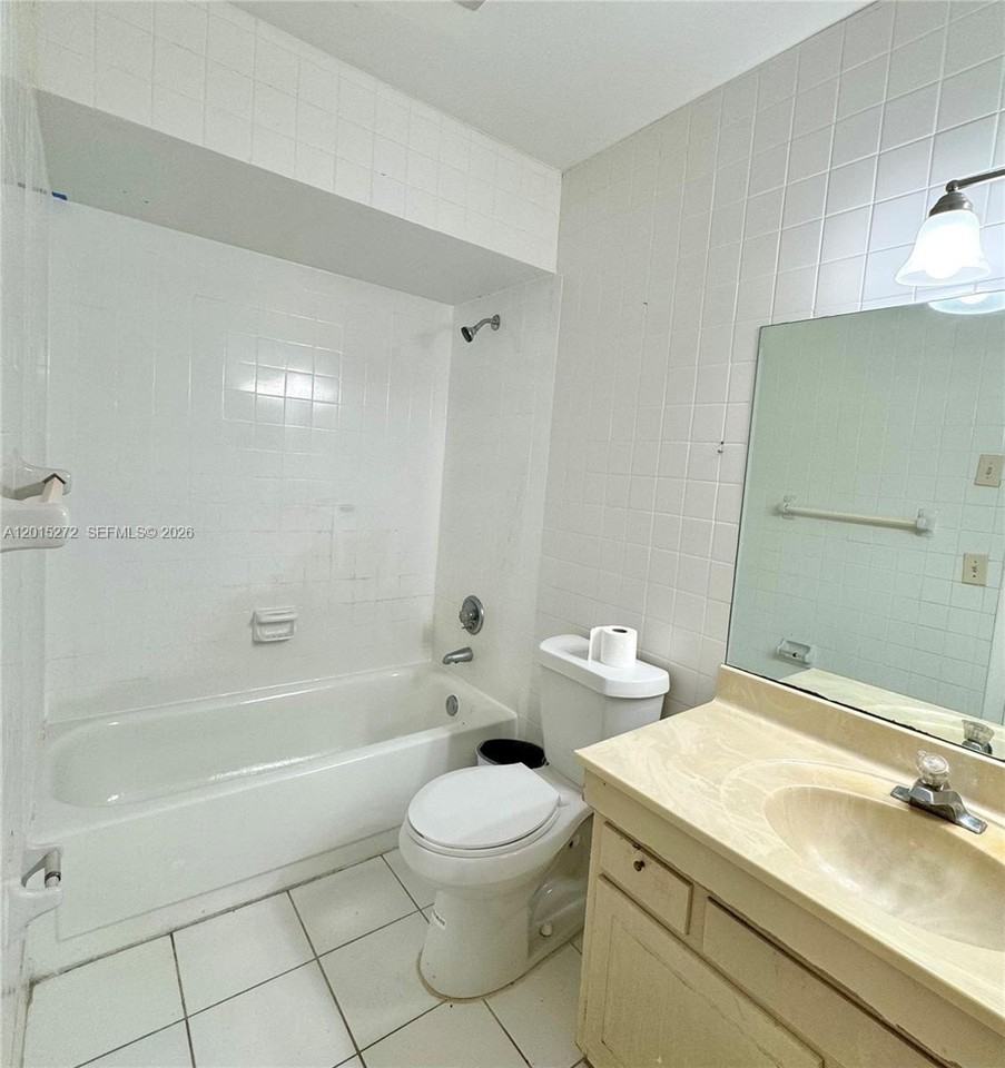 2500 Sw 81st Ave #401 - Photo 7 of 11