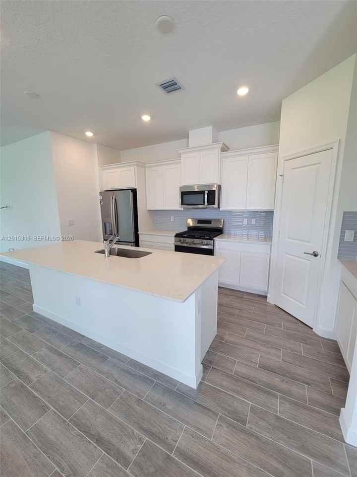 1689 Whistlegrass Ln #1689 - Photo 7 of 28