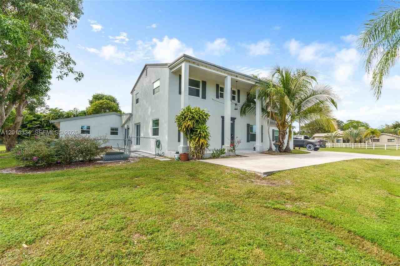7601 Nw 82nd Ter