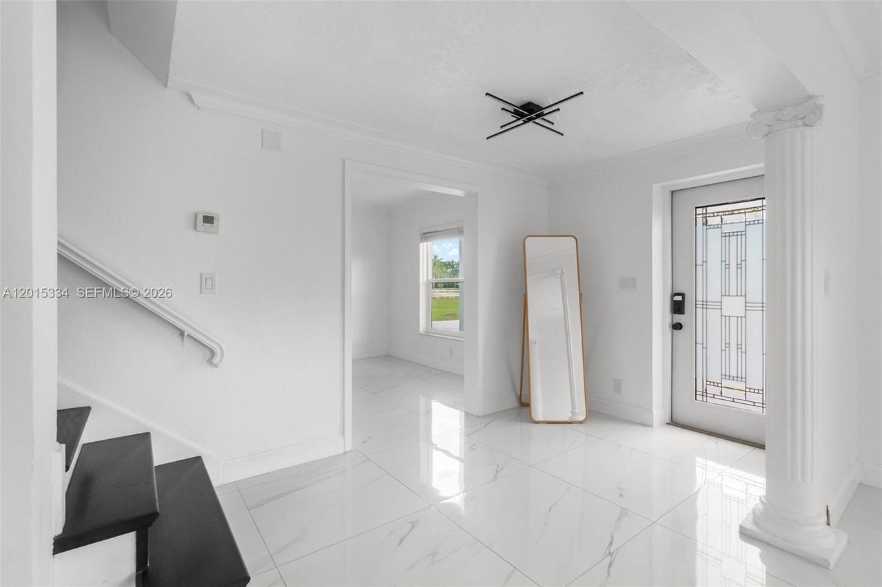 7601 Nw 82nd Ter - Photo 5 of 50