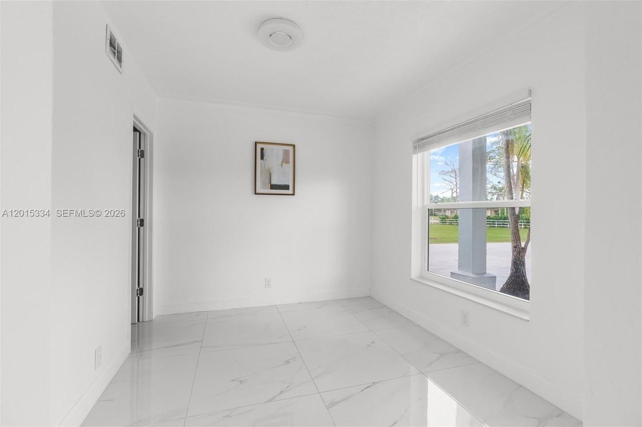 7601 Nw 82nd Ter - Photo 6 of 50