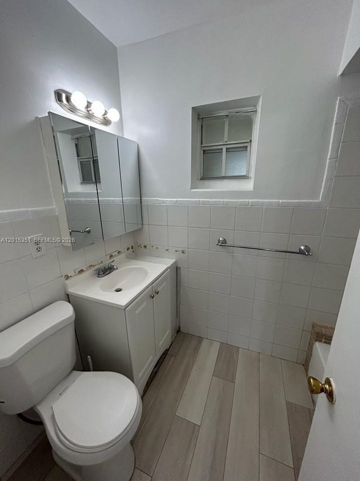 7920 East Dr #14 - Photo 5 of 23