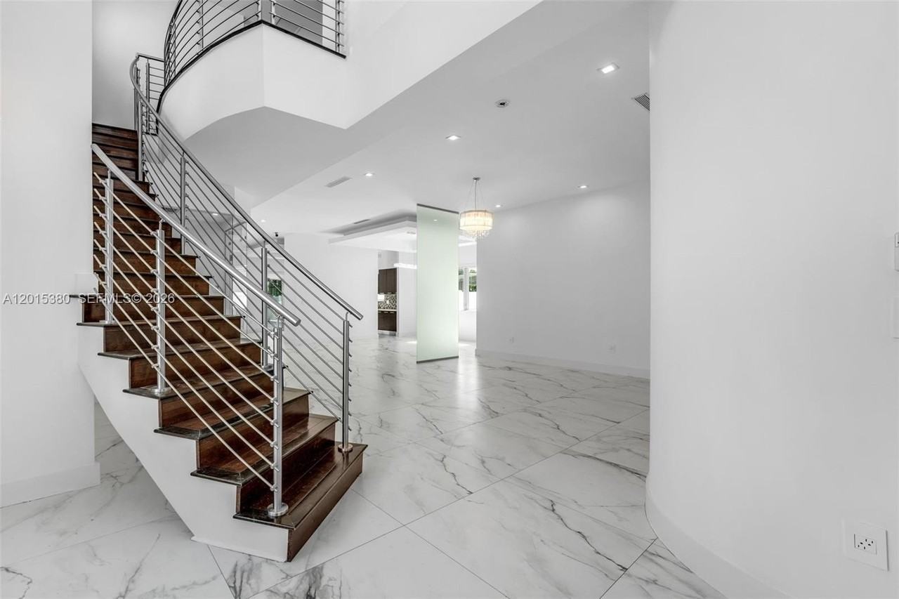 8221 Nw 34th Dr - Photo 5 of 50