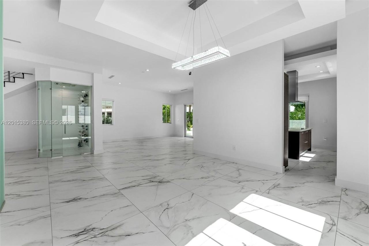 8221 Nw 34th Dr - Photo 6 of 50