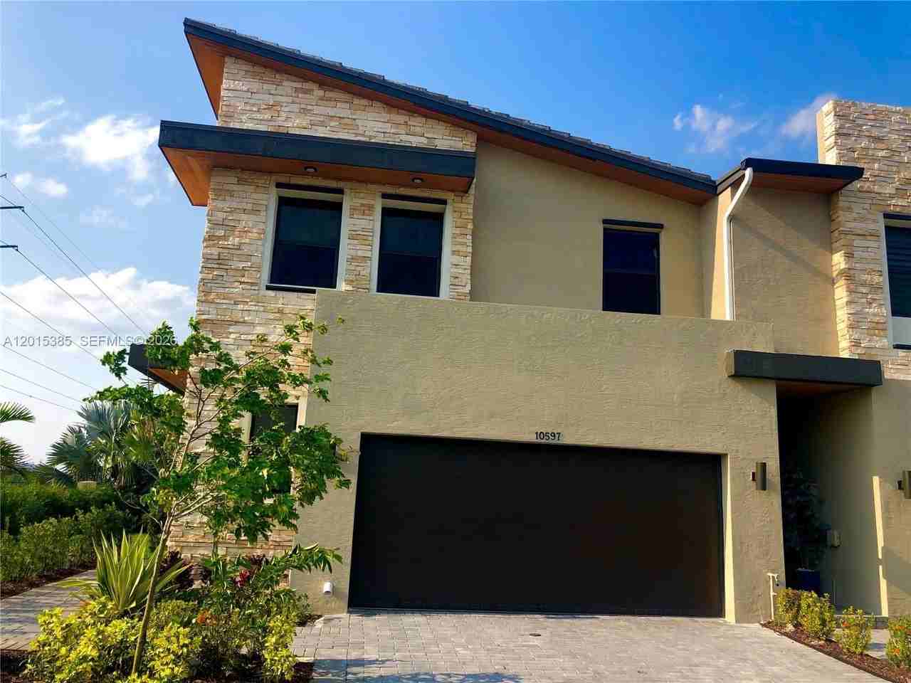 10597 NW NW 81 TERRACE #10597 - Photo 3 of 35