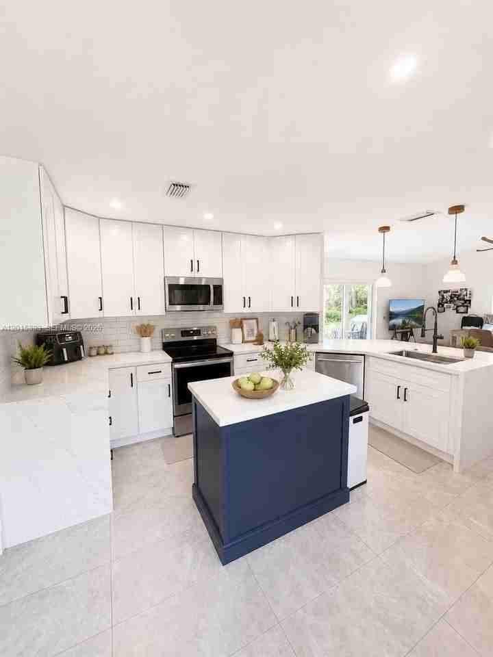 4122 Sapphire St #0 - Photo 6 of 22
