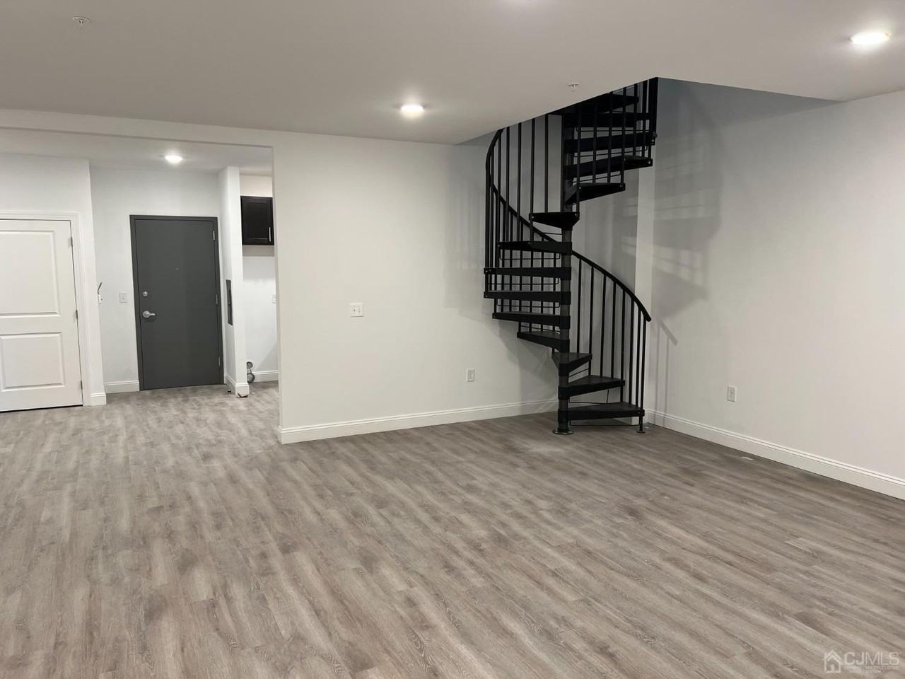 37 Main St #7 - Photo 2 of 6