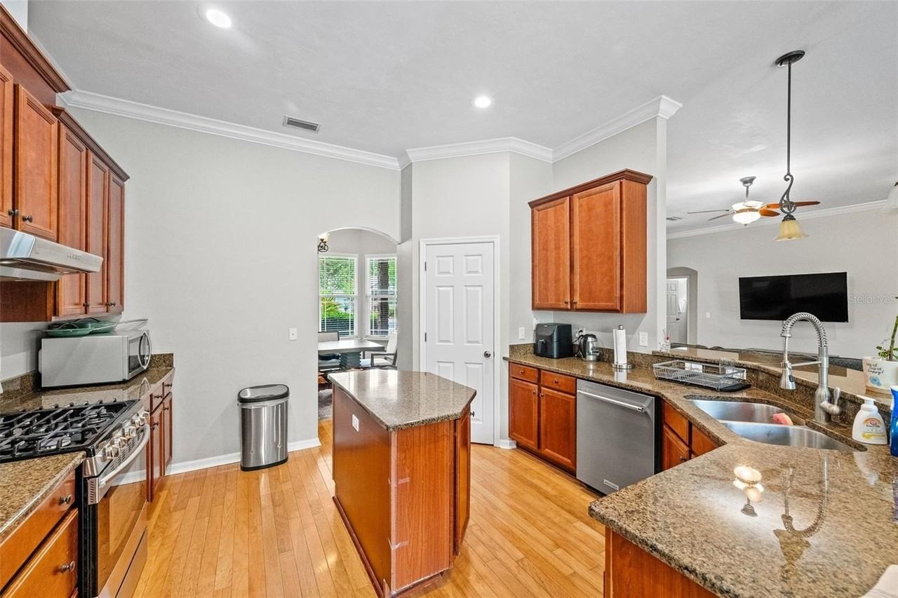 8629 Sw 80th Pl - Photo 5 of 48