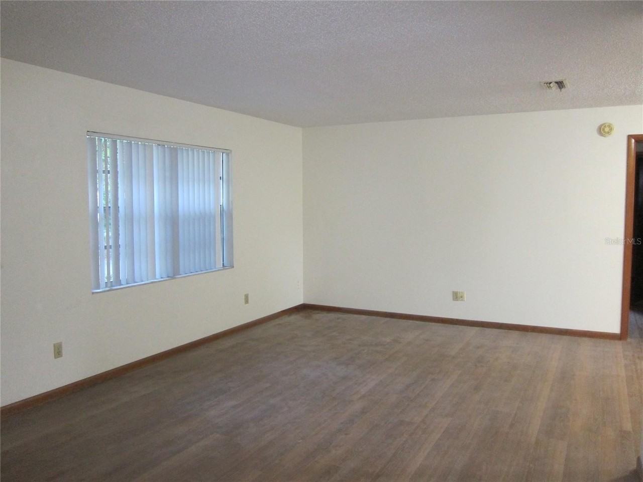 1209 Sw 80th Dr - Photo 4 of 32