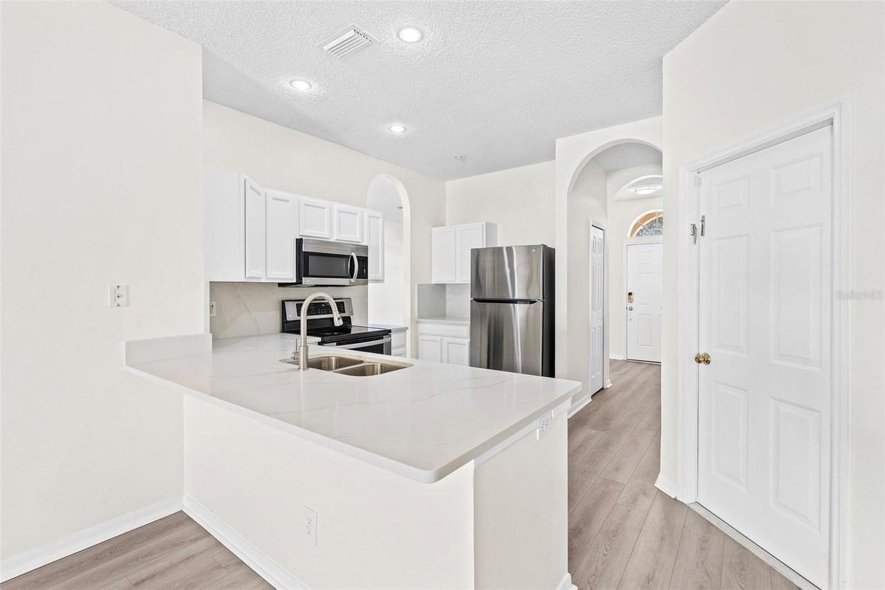 10301 Beneva Dr - Photo 4 of 12