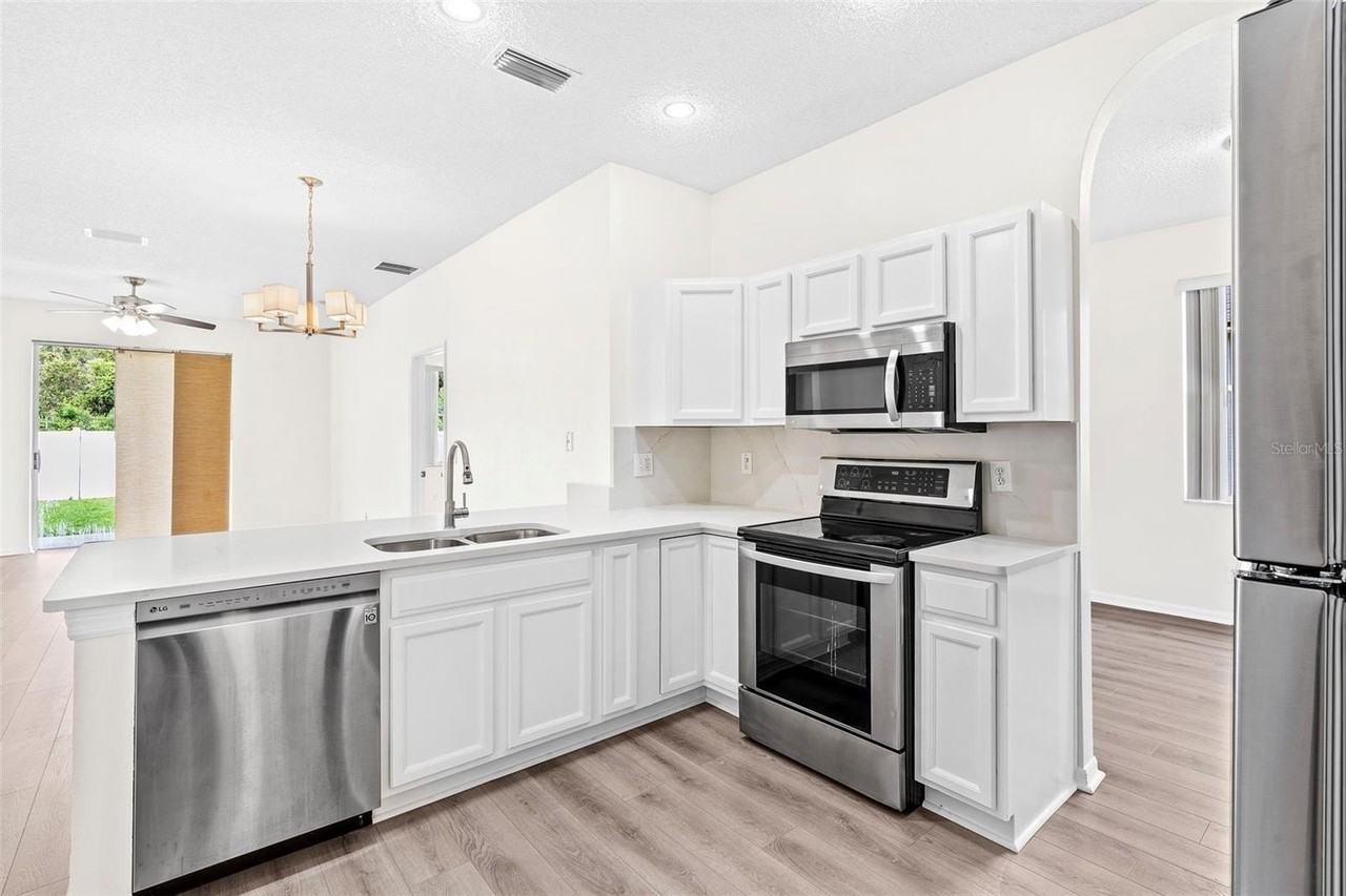 10301 Beneva Dr - Photo 5 of 12