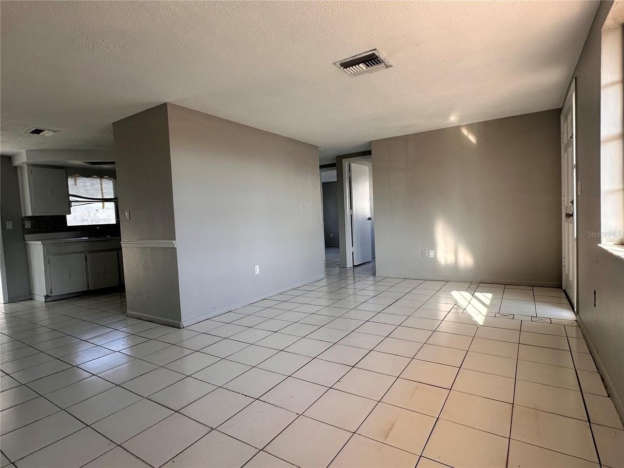 3215 Bright Dr - Photo 4 of 22