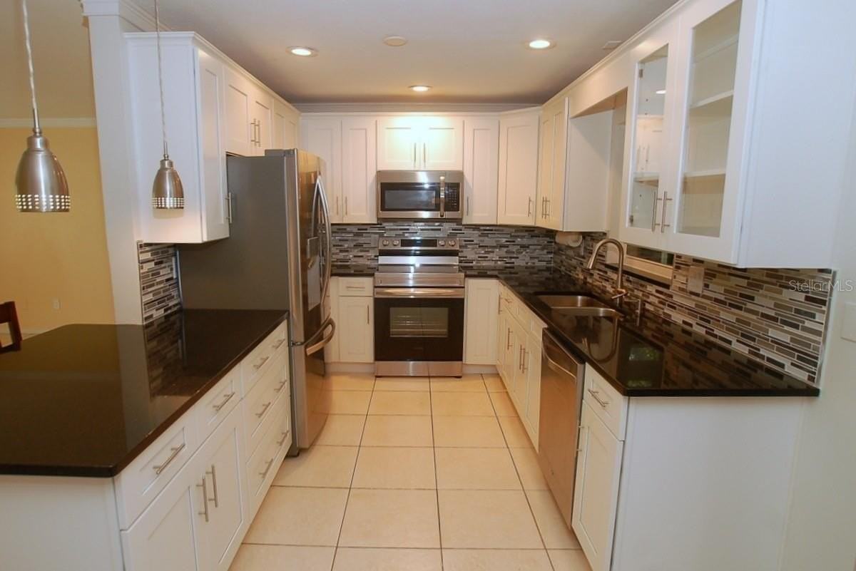 468 Limewood Ave - Photo 5 of 50