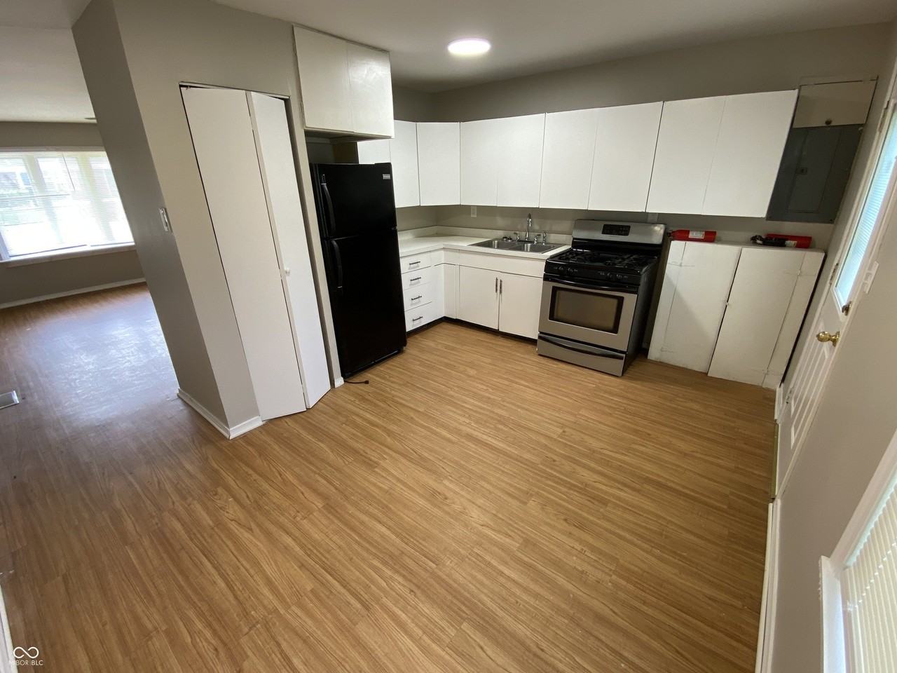 7910 Roy Rd - Photo 5 of 15