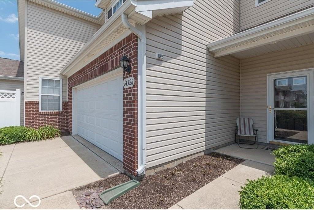 14326 Shooting Star Dr - Photo 3 of 31