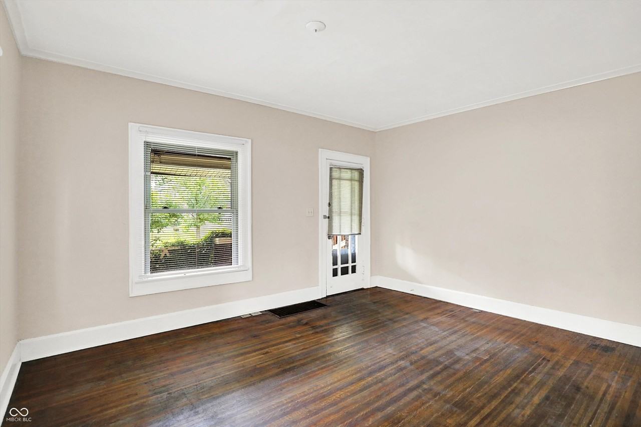 628 N Riley Ave - Photo 5 of 36