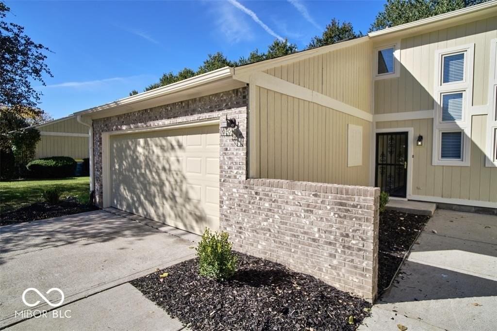 9740 Lakeshore Dr E - Photo 2 of 48
